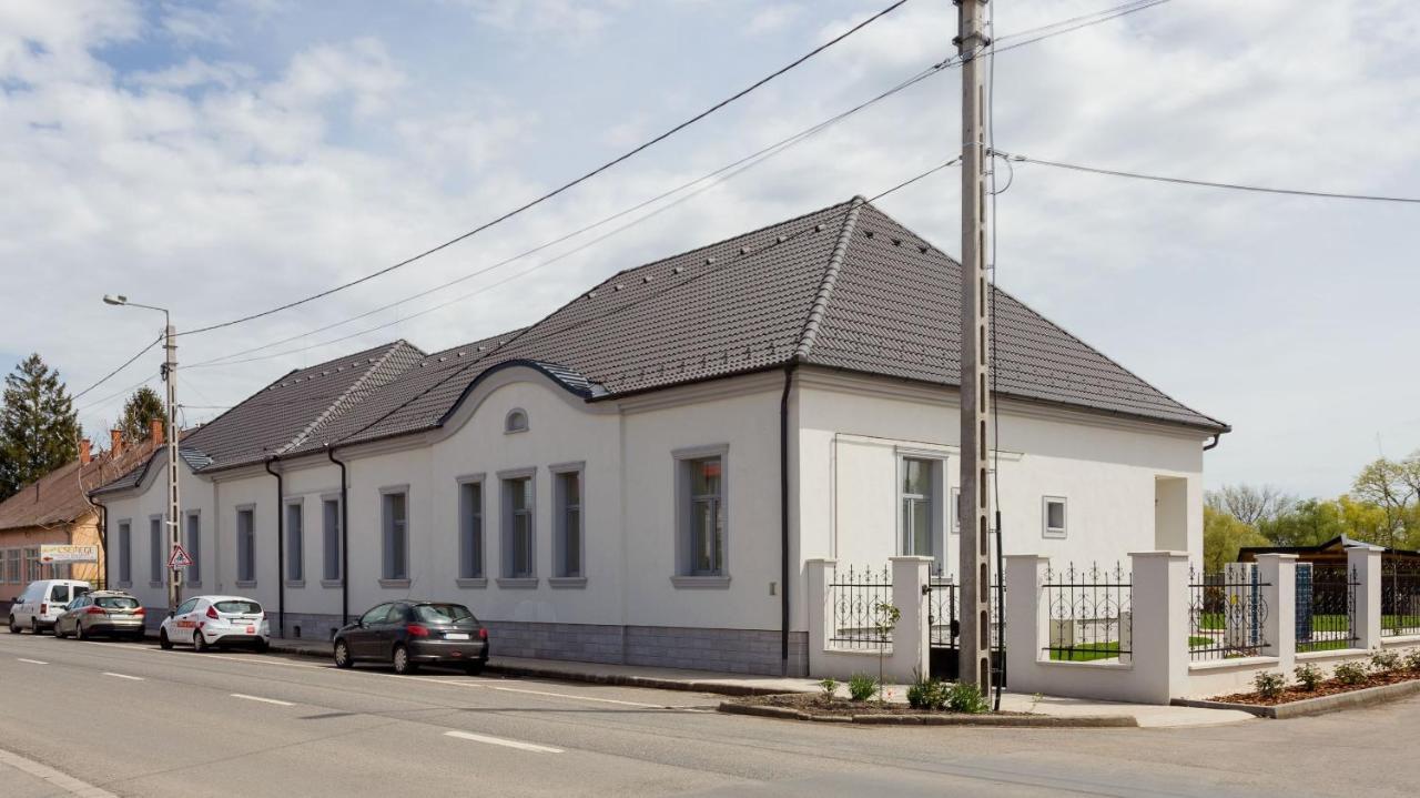 Notarius Vendégház Poroszló Kültér fotó